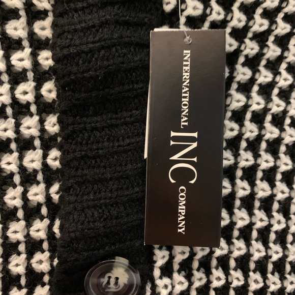 Brand new Elegant Poncho - Picture 3 of 5